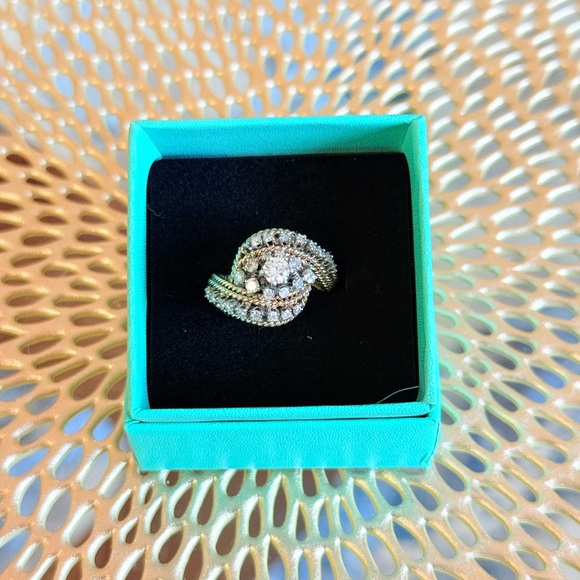 Vintage Stunning 1980’s Diamond 14k Bypass Ring ( unnoticeable flaw, see notes!! - Picture 2 of 14